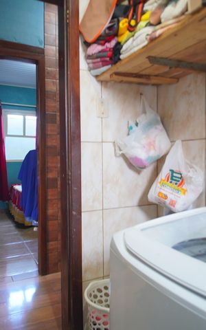 Casa à venda com 30m², 2 quartos e 1 vagaÁrea de Serviço