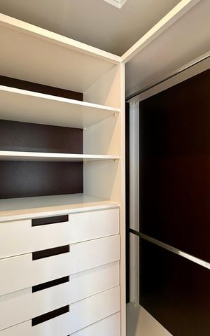 Apartamento à venda com 111m², 2 quartos e 2 vagas Apartamento à venda com 111m², 2 quartos e 2 vagasCloset 1 Suíte