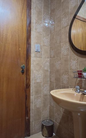 Casa à venda com 288m², 3 quartos e 4 vagas Casa à venda com 288m², 3 quartos e 4 vagasBanheiro 2