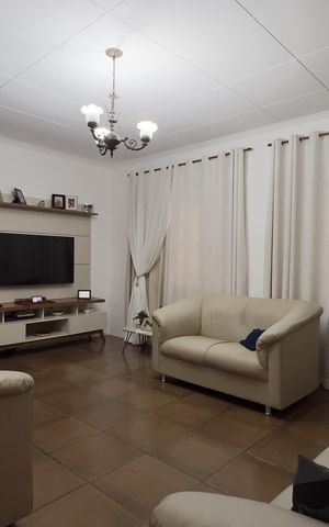Casa à venda com 288m², 3 quartos e 4 vagas Casa à venda com 288m², 3 quartos e 4 vagasSala