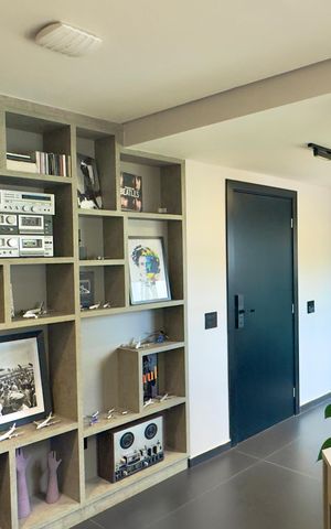 Apartamento à venda com 360m², 5 quartos e 4 vagas Apartamento à venda com 360m², 5 quartos e 4 vagasEscritório