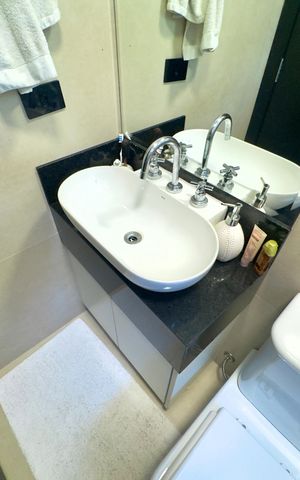 Apartamento à venda com 360m², 5 quartos e 4 vagas Apartamento à venda com 360m², 5 quartos e 4 vagasBanheiro social