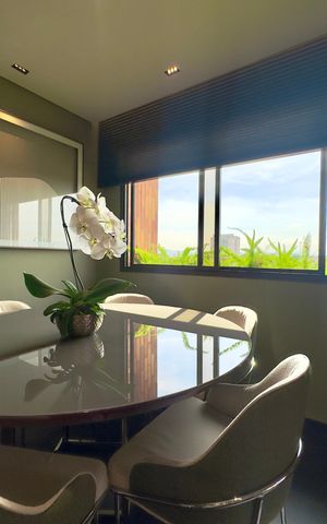 Apartamento à venda com 360m², 5 quartos e 4 vagas Apartamento à venda com 360m², 5 quartos e 4 vagasSala de Jantar