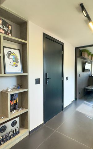 Apartamento à venda com 360m², 5 quartos e 4 vagas Apartamento à venda com 360m², 5 quartos e 4 vagasEscritório