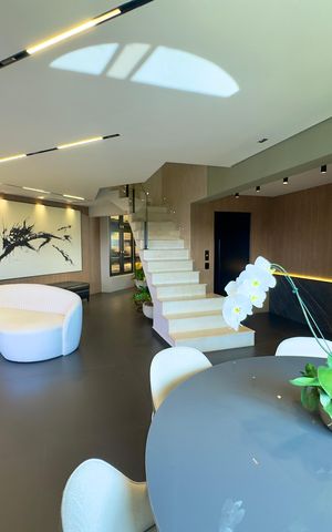 Apartamento à venda com 360m², 5 quartos e 4 vagas Apartamento à venda com 360m², 5 quartos e 4 vagasSala de Jantar
