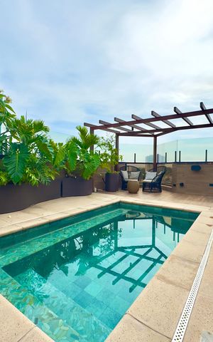 Apartamento à venda com 360m², 5 quartos e 4 vagas Apartamento à venda com 360m², 5 quartos e 4 vagasPiscina privativa