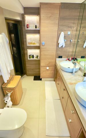 Apartamento à venda com 360m², 5 quartos e 4 vagas Apartamento à venda com 360m², 5 quartos e 4 vagasBanheiro da Suíte 1