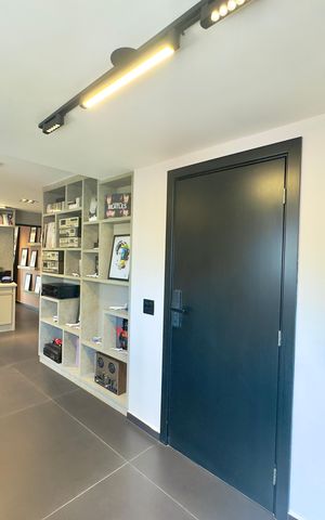 Apartamento à venda com 360m², 5 quartos e 4 vagas Apartamento à venda com 360m², 5 quartos e 4 vagasEscritório