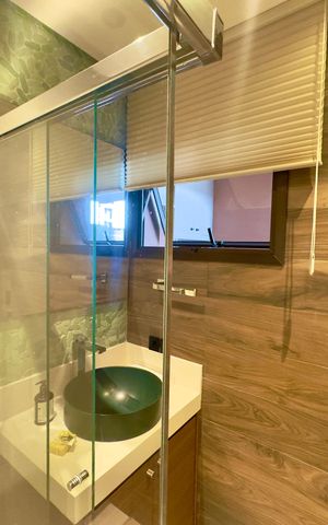 Apartamento à venda com 360m², 5 quartos e 4 vagas Apartamento à venda com 360m², 5 quartos e 4 vagasBanheiro social 2