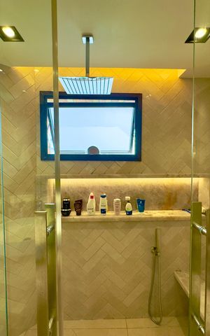 Apartamento à venda com 360m², 5 quartos e 4 vagas Apartamento à venda com 360m², 5 quartos e 4 vagasBanheiro da Suíte 1