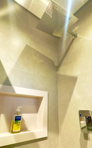 Apartamento à venda com 360m², 5 quartos e 4 vagas Apartamento à venda com 360m², 5 quartos e 4 vagasBanheiro social 2