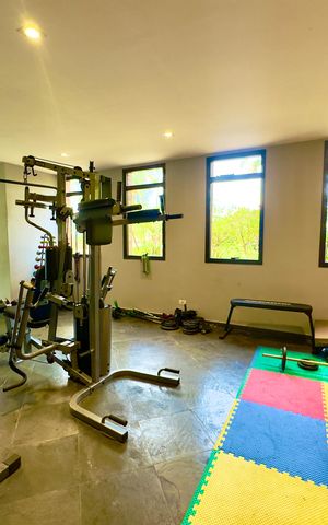 Apartamento à venda com 360m², 5 quartos e 4 vagas Apartamento à venda com 360m², 5 quartos e 4 vagasAcademia