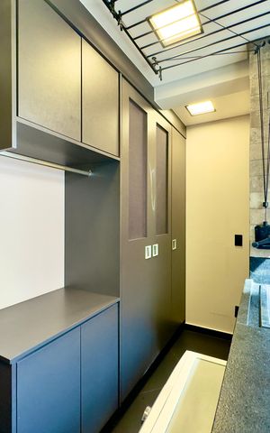 Apartamento à venda com 360m², 5 quartos e 4 vagas Apartamento à venda com 360m², 5 quartos e 4 vagasÁrea de Serviço
