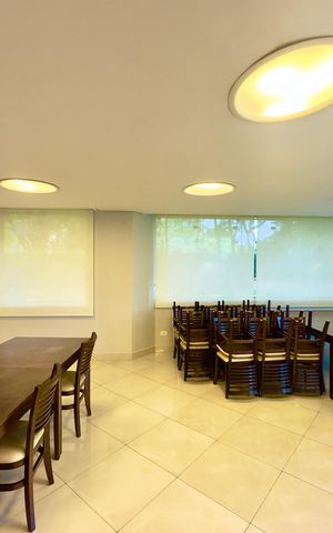 Apartamento à venda com 360m², 5 quartos e 4 vagas Apartamento à venda com 360m², 5 quartos e 4 vagasSalão de Festas