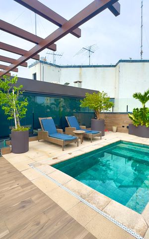 Apartamento à venda com 360m², 5 quartos e 4 vagas Apartamento à venda com 360m², 5 quartos e 4 vagasPiscina privativa
