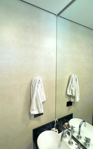 Apartamento à venda com 360m², 5 quartos e 4 vagas Apartamento à venda com 360m², 5 quartos e 4 vagasBanheiro social