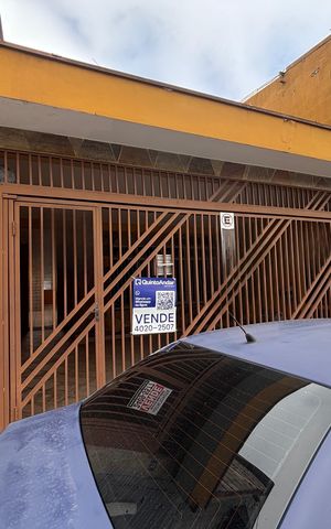 Casa à venda com 145m², 3 quartos e 2 vagas Casa à venda com 145m², 3 quartos e 2 vagasFachada