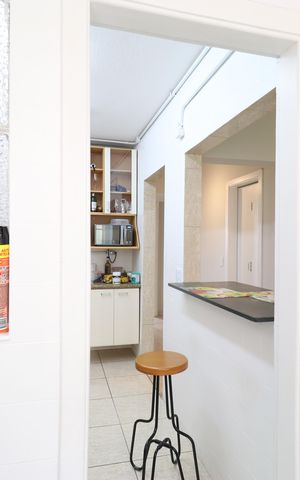 Apartamento à venda com 76m², 2 quartos e sem vagaCozinha e Área de Serviço