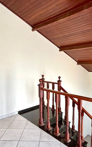 Casa à venda com 174m², 3 quartos e 2 vagas Casa à venda com 174m², 3 quartos e 2 vagasSala 1