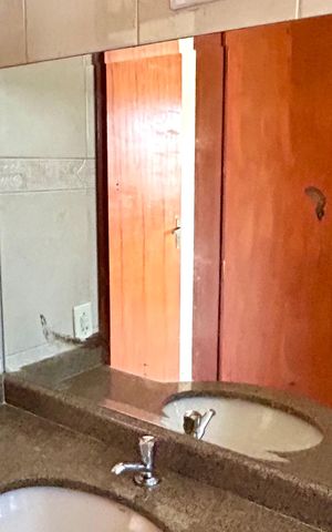 Casa à venda com 174m², 3 quartos e 2 vagas Casa à venda com 174m², 3 quartos e 2 vagasBanheiro 1