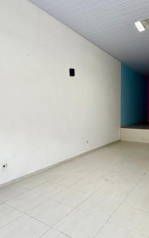 Casa à venda com 174m², 3 quartos e 2 vagas Casa à venda com 174m², 3 quartos e 2 vagasSalão