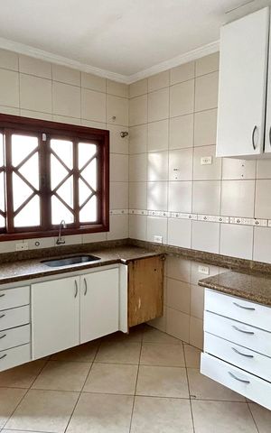 Casa à venda com 174m², 3 quartos e 2 vagas Casa à venda com 174m², 3 quartos e 2 vagasCozinha