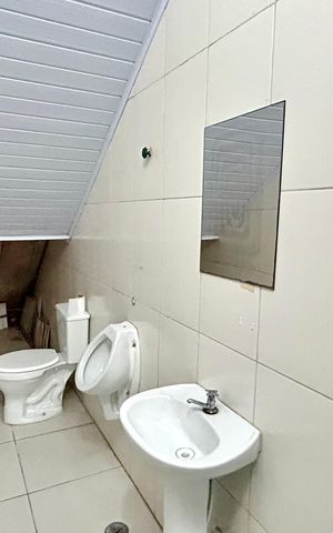 Casa à venda com 174m², 3 quartos e 2 vagas Casa à venda com 174m², 3 quartos e 2 vagasBanheiro 2