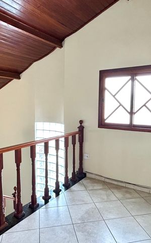 Casa à venda com 174m², 3 quartos e 2 vagas Casa à venda com 174m², 3 quartos e 2 vagasSala 1