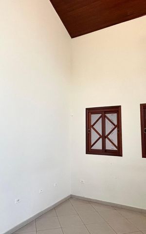 Casa à venda com 174m², 3 quartos e 2 vagas Casa à venda com 174m², 3 quartos e 2 vagasSala