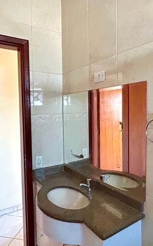 Casa à venda com 174m², 3 quartos e 2 vagas Casa à venda com 174m², 3 quartos e 2 vagasBanheiro 1