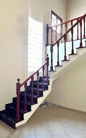 Casa à venda com 174m², 3 quartos e 2 vagas Casa à venda com 174m², 3 quartos e 2 vagasSala