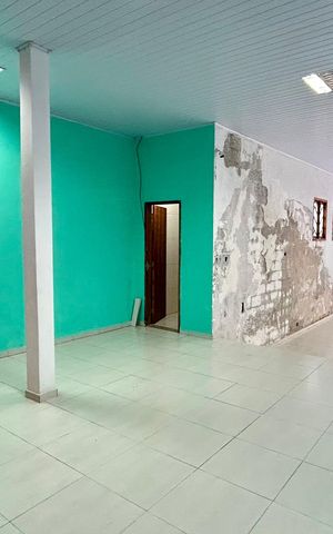 Casa à venda com 174m², 3 quartos e 2 vagas Casa à venda com 174m², 3 quartos e 2 vagasSalão