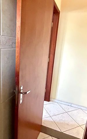 Casa à venda com 174m², 3 quartos e 2 vagas Casa à venda com 174m², 3 quartos e 2 vagasBanheiro 1
