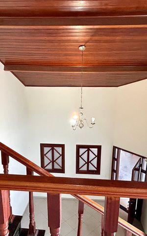 Casa à venda com 174m², 3 quartos e 2 vagas Casa à venda com 174m², 3 quartos e 2 vagasSala 1