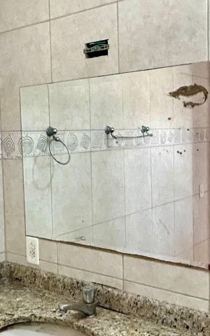 Casa à venda com 174m², 3 quartos e 2 vagas Casa à venda com 174m², 3 quartos e 2 vagasBanheiro da Suíte