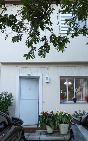Casa de condomínio à venda com 95m², 3 quartos e 2 vagas Casa de condomínio à venda com 95m², 3 quartos e 2 vagasFachada