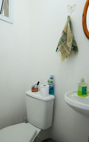 Casa de condomínio à venda com 95m², 3 quartos e 2 vagas Casa de condomínio à venda com 95m², 3 quartos e 2 vagasBanheiro de serviço