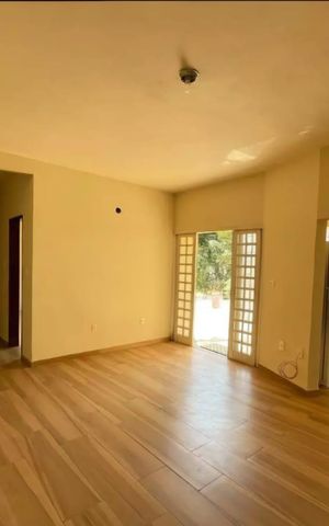 Casa à venda com 130m², 2 quartos e 10 vagas Casa à venda com 130m², 2 quartos e 10 vagasSala