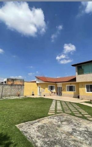 Casa à venda com 130m², 2 quartos e 10 vagas Casa à venda com 130m², 2 quartos e 10 vagasÁrea externa