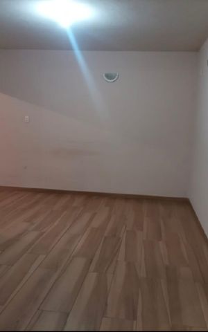 Casa à venda com 130m², 2 quartos e 10 vagas Casa à venda com 130m², 2 quartos e 10 vagasSala