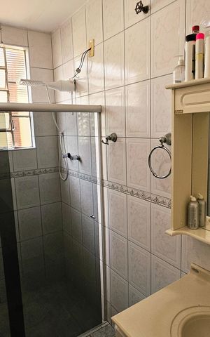 Casa à venda com 106m², 2 quartos e 2 vagas