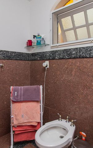 Casa de condomínio à venda com 180m², 3 quartos e 2 vagasBanheiro