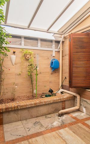 Casa de condomínio à venda com 180m², 3 quartos e 2 vagasQuintal