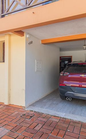 Casa de condomínio à venda com 180m², 3 quartos e 2 vagasGaragem