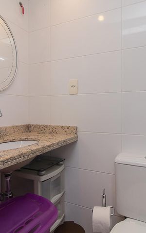 Casa de condomínio à venda com 180m², 3 quartos e 2 vagasBanheiro de serviço