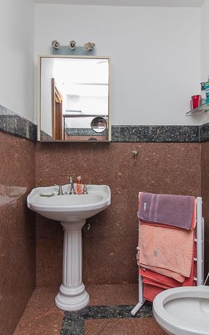 Casa de condomínio à venda com 180m², 3 quartos e 2 vagasBanheiro