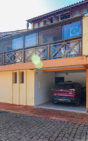 Casa de condomínio à venda com 180m², 3 quartos e 2 vagasFachada