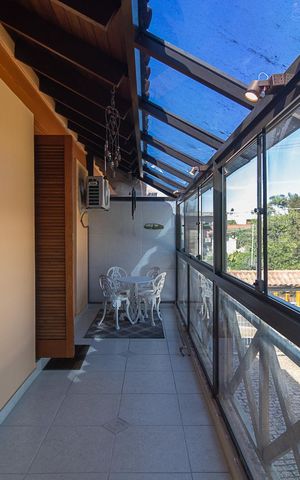 Casa de condomínio à venda com 180m², 3 quartos e 2 vagasSacada