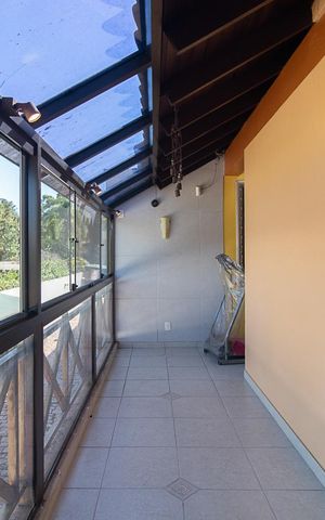 Casa de condomínio à venda com 180m², 3 quartos e 2 vagasSacada