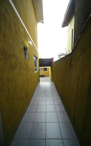 Casa à venda com 162m², 3 quartos e 2 vagasCorredor lateral 